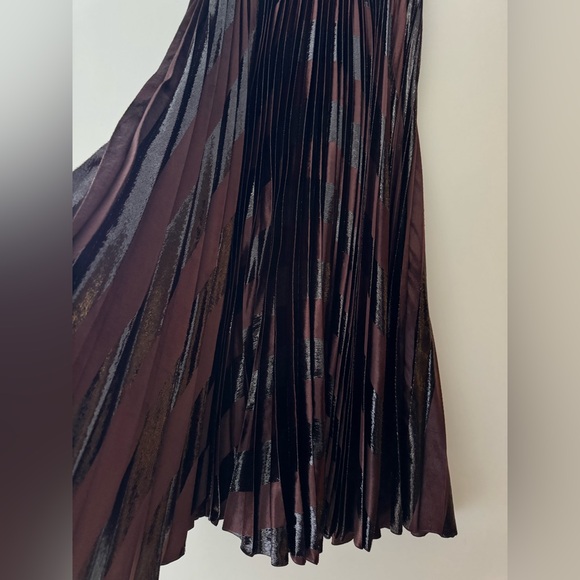 Dolce & Gabbana Pleated Velvet Skirt - Picture 9 of 10